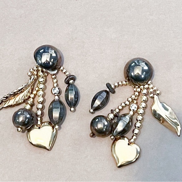 Vintage Clip on Earrings - Picture 1 of 2